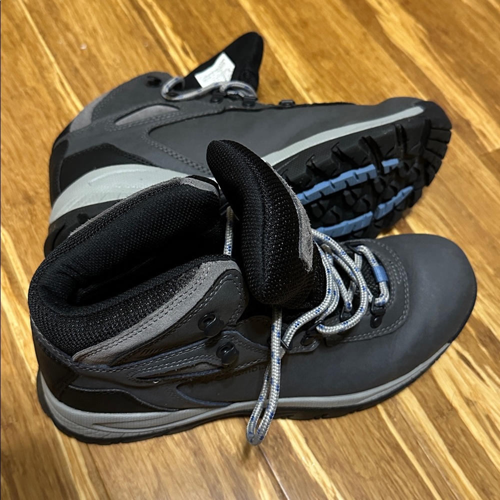 Columbia Gray Lace Up Boots